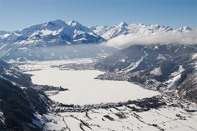 Вид на Цель-ам-Зее, гора Шмиттенхое, ледник Китцштайнхорн
