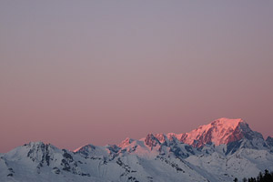 Фото Ла Плань. Вечером из Ла Плани можно сфотографировать розовый Мон Блан (Mont Blanc, 4810 м)